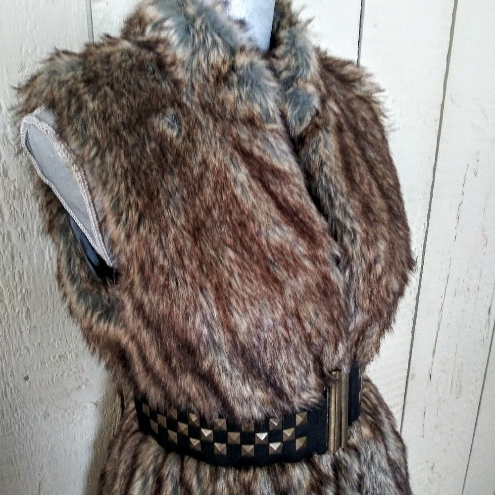 BNWT Faux Fur Edgy Stylish vest - Picture 2 of 8